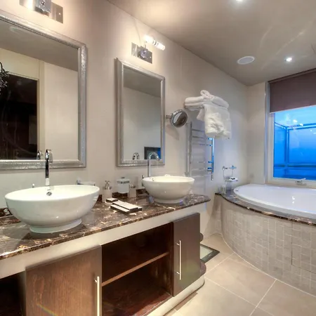 אתר נופש Radisson Blu & Spa, Malta Golden Sands מליאהה