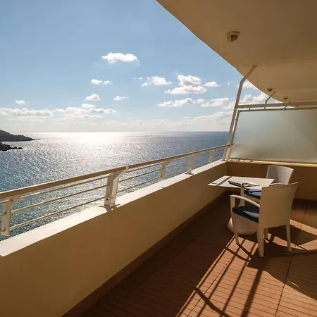 אתר נופש Radisson Blu & Spa, Malta Golden Sands 5*