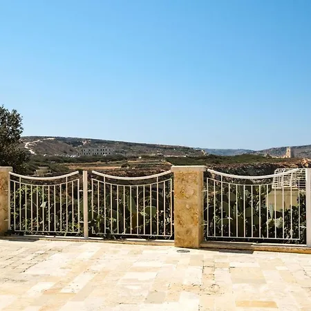 وسبا راديسون بلو، غولدن ساندر مالطا منتجع 5*